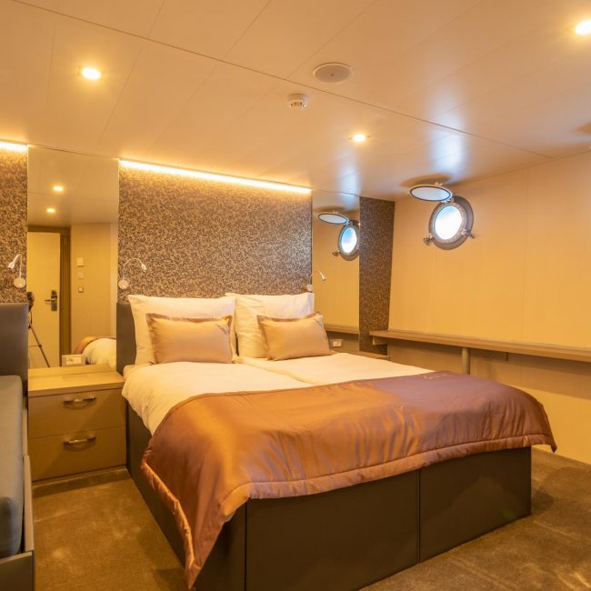 723heads-yachting-ohana-triple-cabin