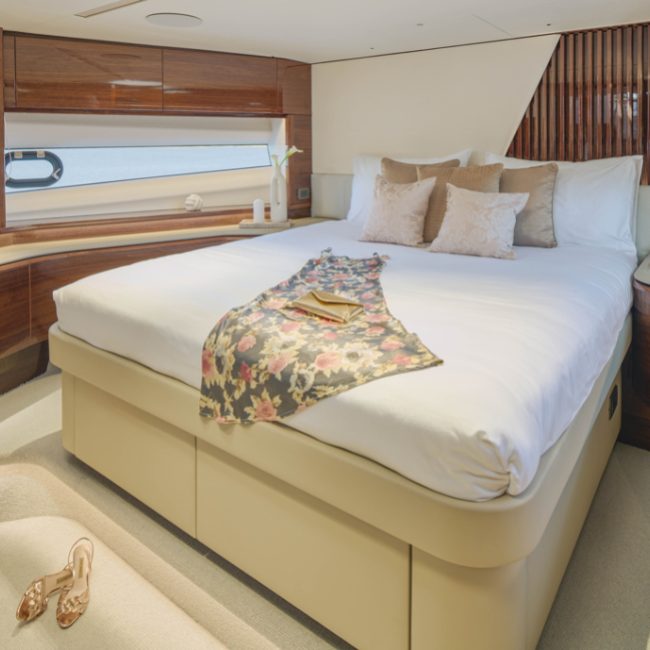 Elizabeth_Princess Y72_VIP cabin_Yacht IN_095