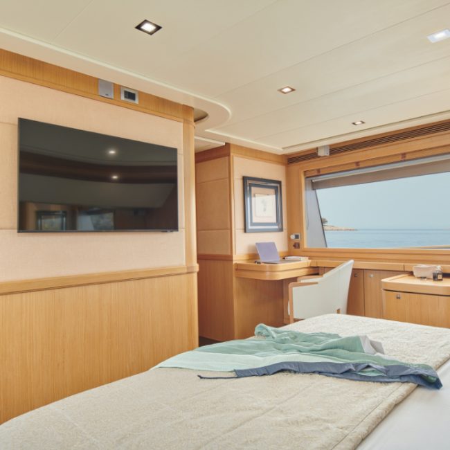 Navetta 26 Friend's Boat_Interior_Master cabin_Main deck4_YACHT IN