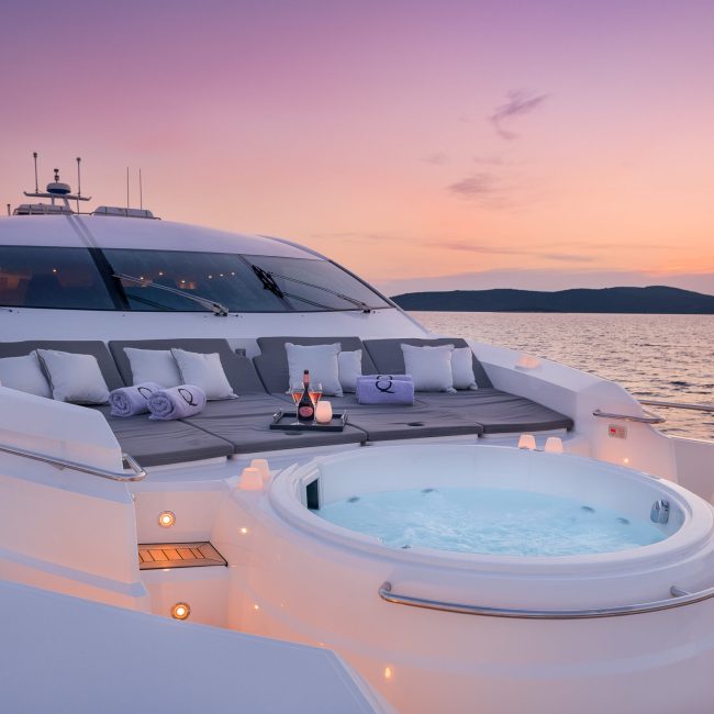QUANTUM_Sunset_jacuzzi_Yacht IN